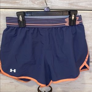 Under Amor track shorts